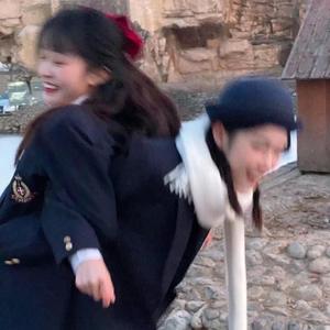 女同学裸睡我把她奶头摸硬了
